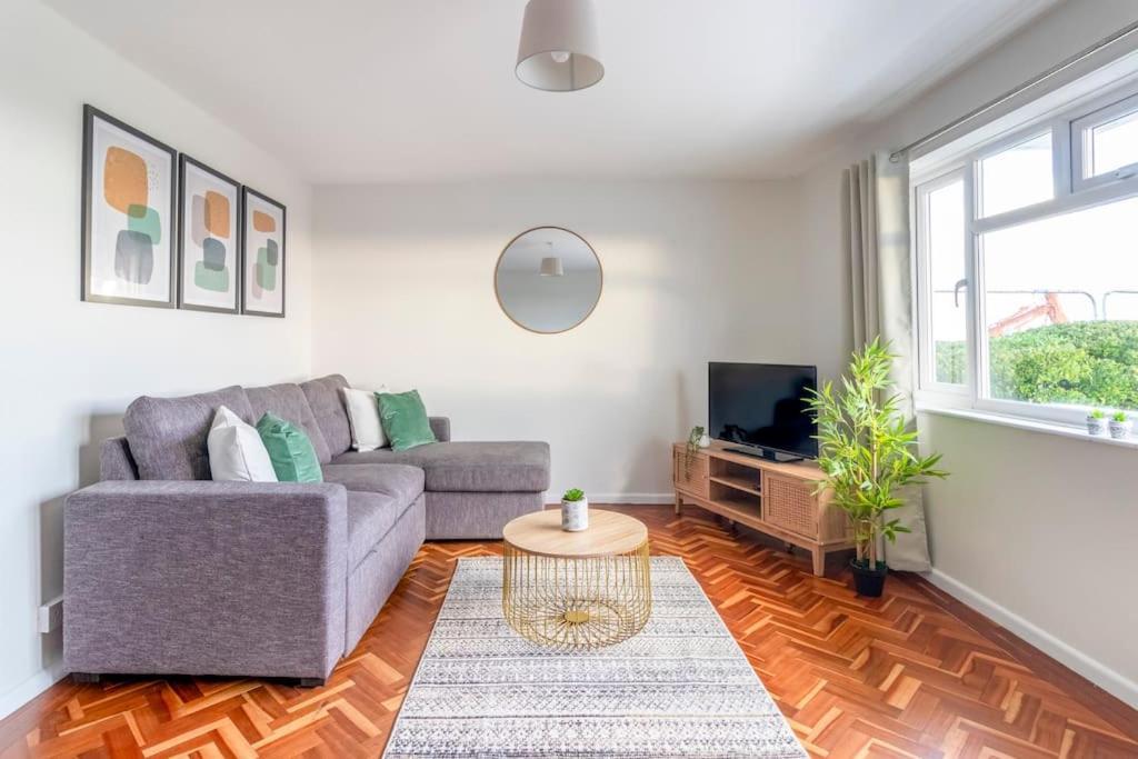 Spacious Sea View 2 Bedroom Sleeps 6-Free Parking Bournemouth Zewnętrze zdjęcie